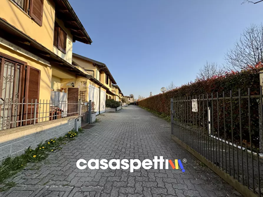 Immagine 2 di Villa in vendita  in Via Del Glicine 4 a Landriano