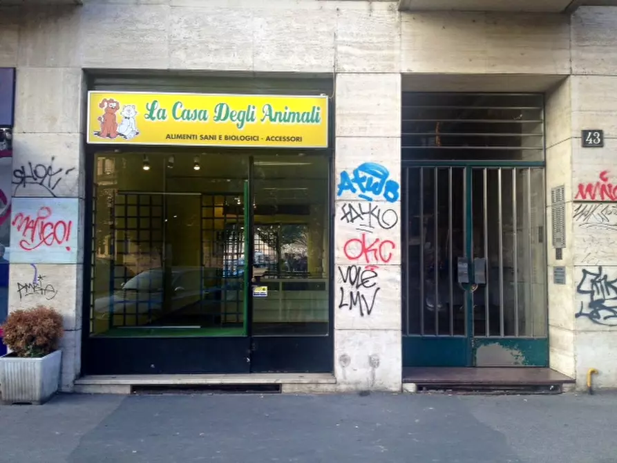 Immagine 1 di Negozio in affitto  in Via Edoardo Bassini a Milano