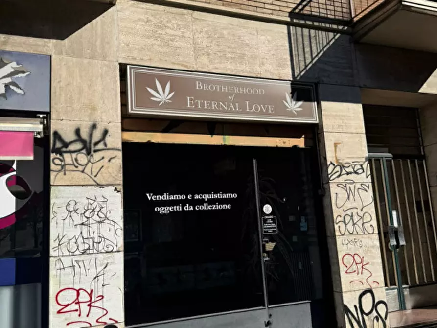 Immagine 2 di Negozio in affitto  in Via Edoardo Bassini a Milano