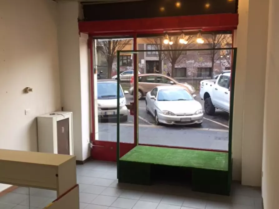 Immagine 3 di Negozio in affitto  in Via Edoardo Bassini a Milano