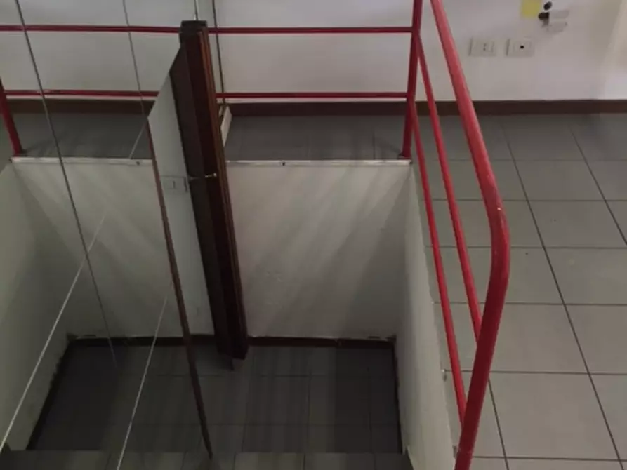 Immagine 4 di Negozio in affitto  in Via Edoardo Bassini a Milano