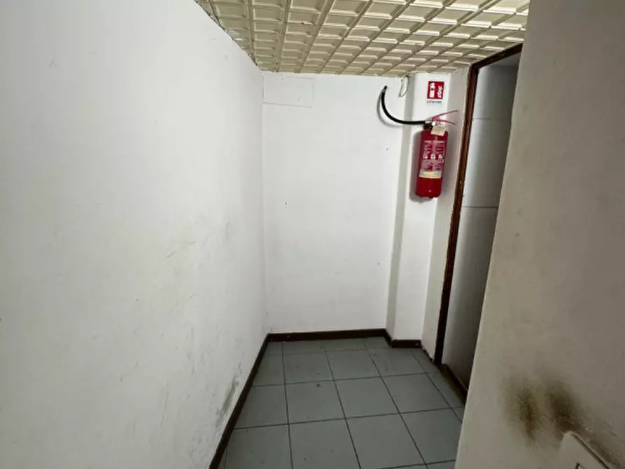 Immagine 8 di Negozio in affitto  in Via Edoardo Bassini a Milano