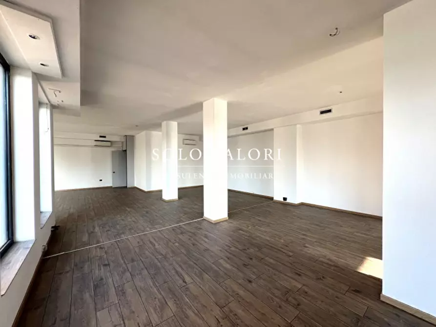 Immagine 2 di Negozio in vendita  a Castelfranco Veneto