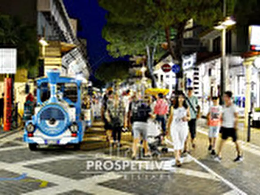 Immagine 3 di Negozio in vendita  in Via delle Meduse a Jesolo