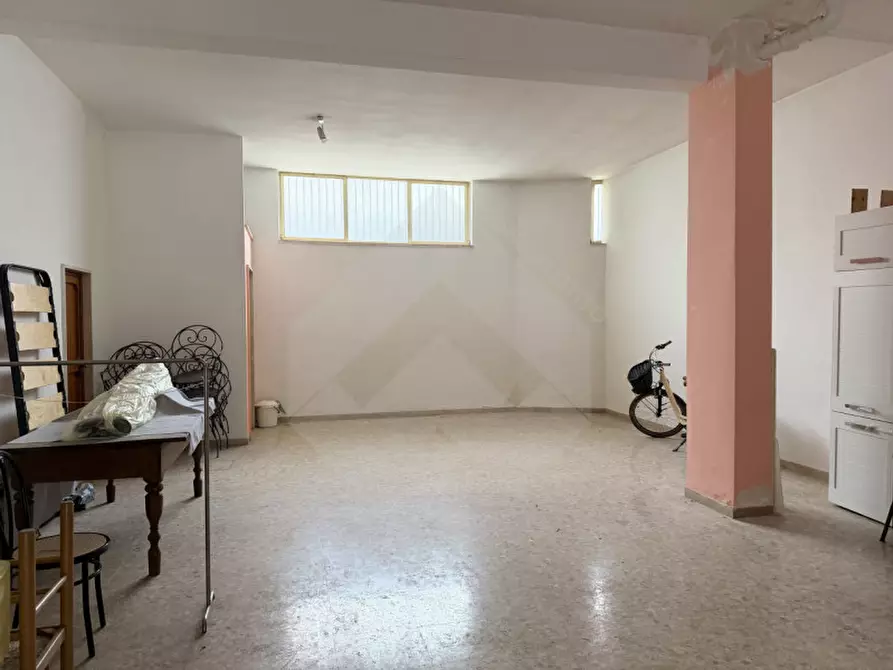 Immagine 1 di Negozio in affitto  in Via Duca Degli Abruzzi 88G a Andria