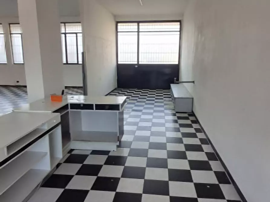 Immagine 4 di Negozio in vendita  in Via Milano 47 a Turbigo