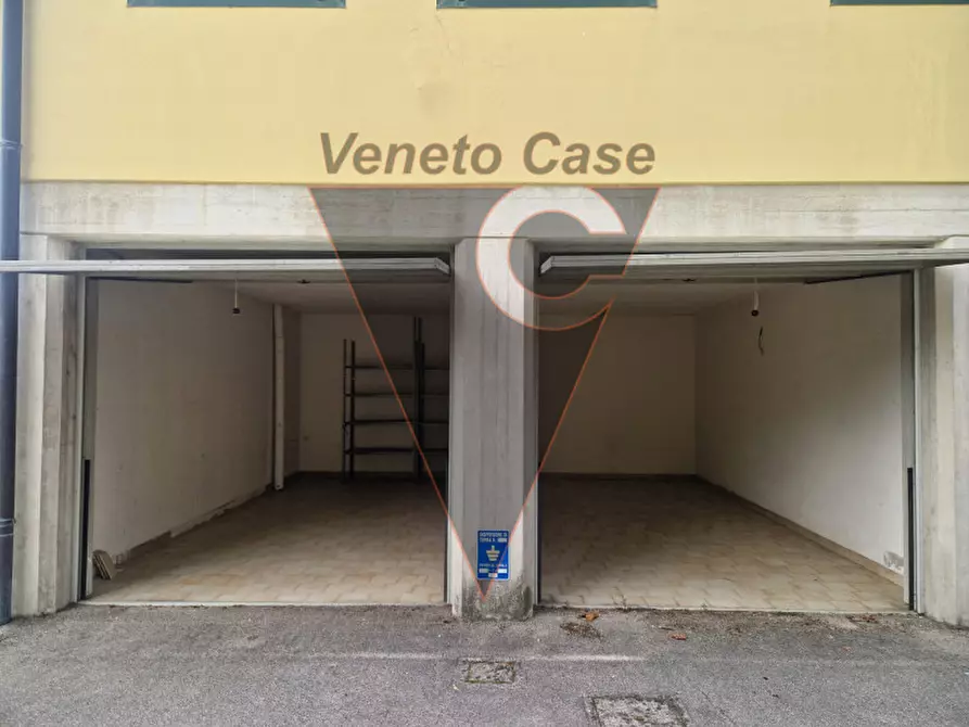 Immagine 2 di Garage in vendita  in via vigonovese 170 a Padova