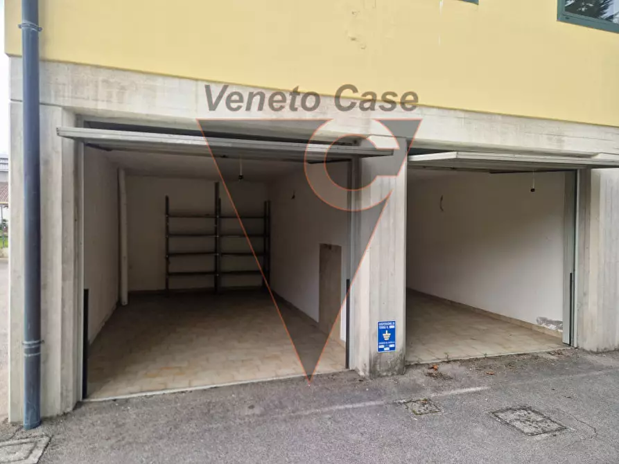 Immagine 3 di Garage in vendita  in via vigonovese 170 a Padova