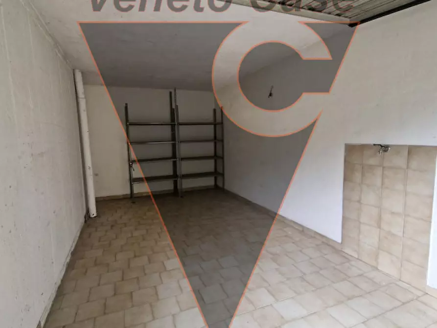Immagine 4 di Garage in vendita  in via vigonovese 170 a Padova