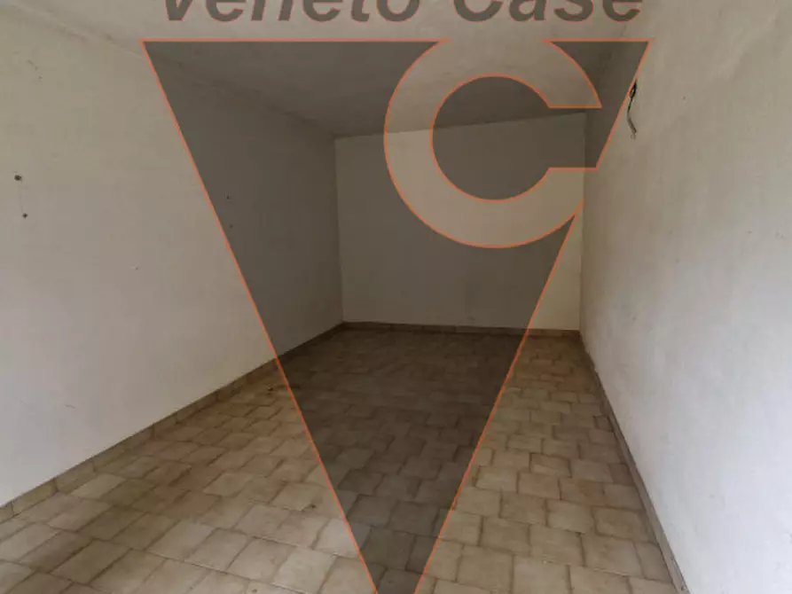 Immagine 5 di Garage in vendita  in via vigonovese 170 a Padova