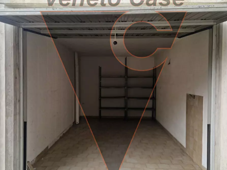 Immagine 7 di Garage in vendita  in via vigonovese 170 a Padova