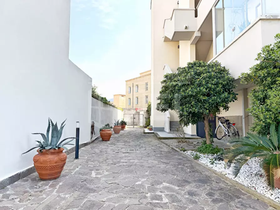 Immagine 23 di Appartamento in vendita  in Via Duca Cosimo 55 a Livorno