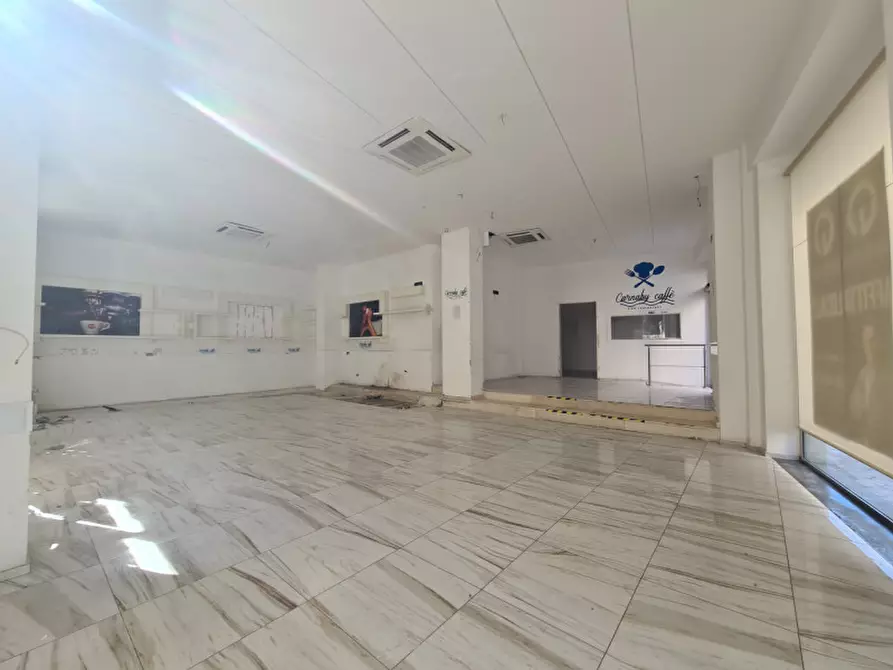 Immagine 1 di Attività commerciale in affitto  a Bisceglie