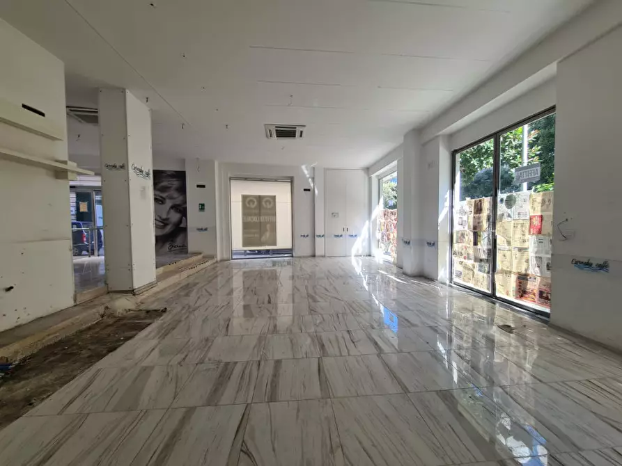 Immagine 3 di Attività commerciale in affitto  a Bisceglie