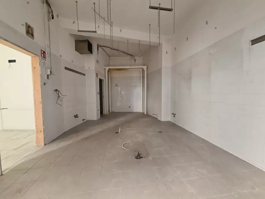 Immagine 7 di Attività commerciale in affitto  a Bisceglie