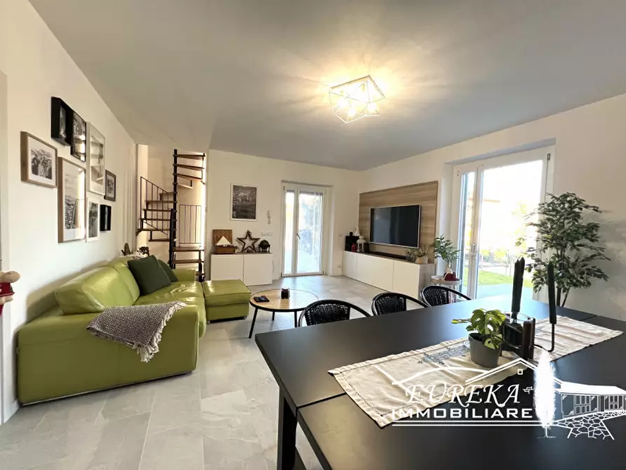 Immagine 1 di Casa indipendente in vendita  in Via Piemonte a Castiglione Del Lago