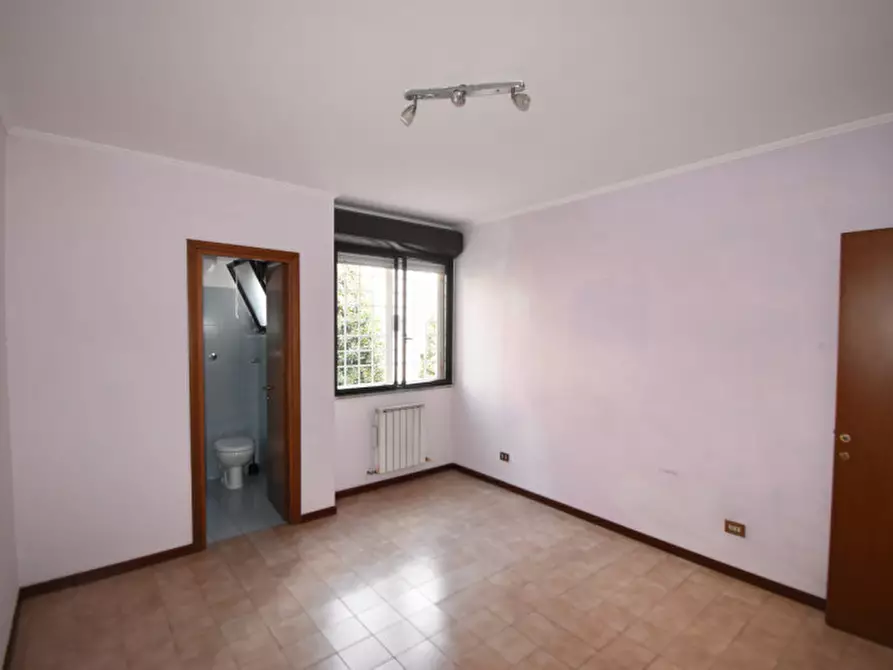 Immagine 5 di Appartamento in vendita  in Via Erminia Frezzolini a Roma
