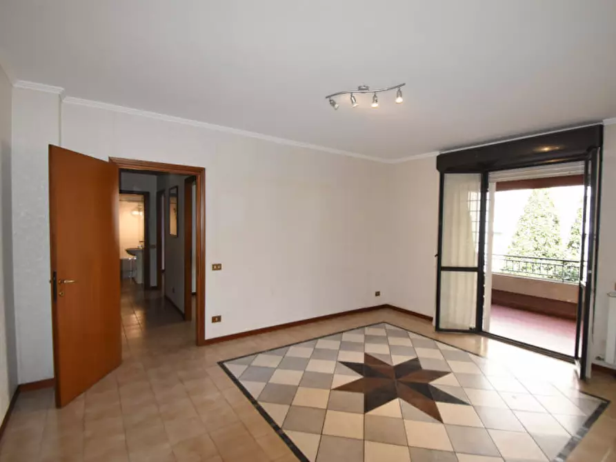 Immagine 8 di Appartamento in vendita  in Via Erminia Frezzolini a Roma