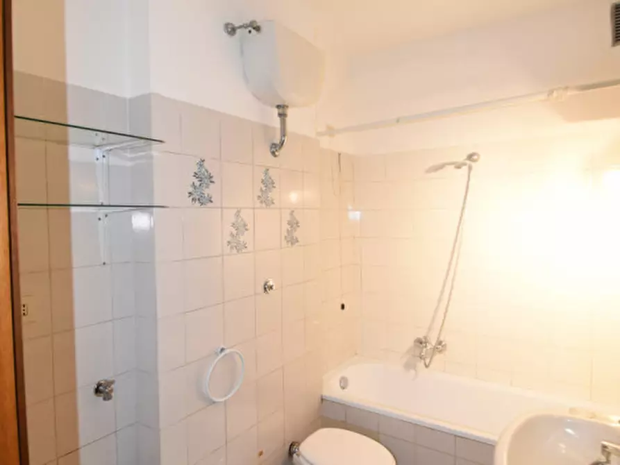 Immagine 15 di Appartamento in vendita  in Via Erminia Frezzolini a Roma