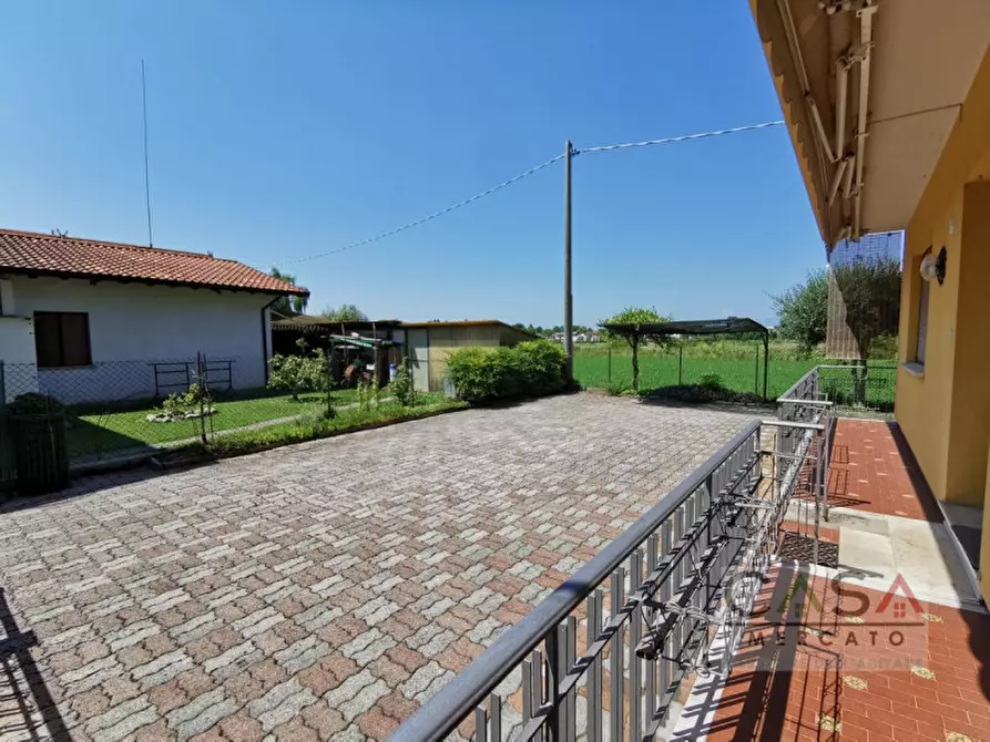 Immagine 2 di Casa bifamiliare in vendita  in Via dei Mille a Brugnera