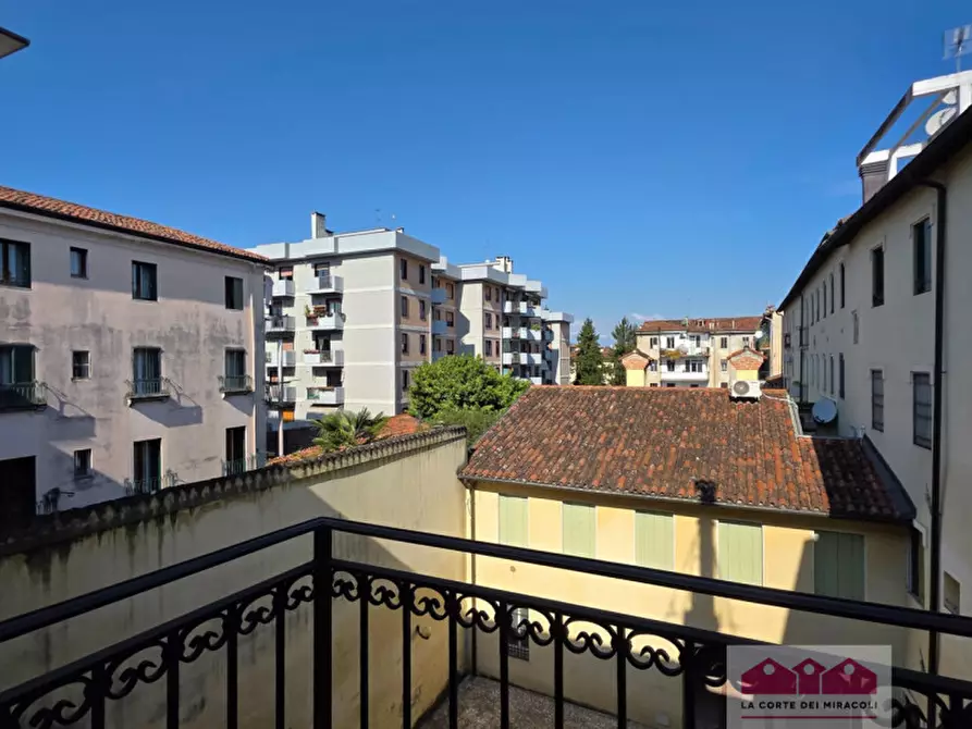 Immagine 16 di Appartamento in vendita  a Vicenza