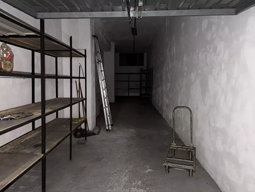 Immagine 1 di Garage in vendita  in via Portazza a Bologna