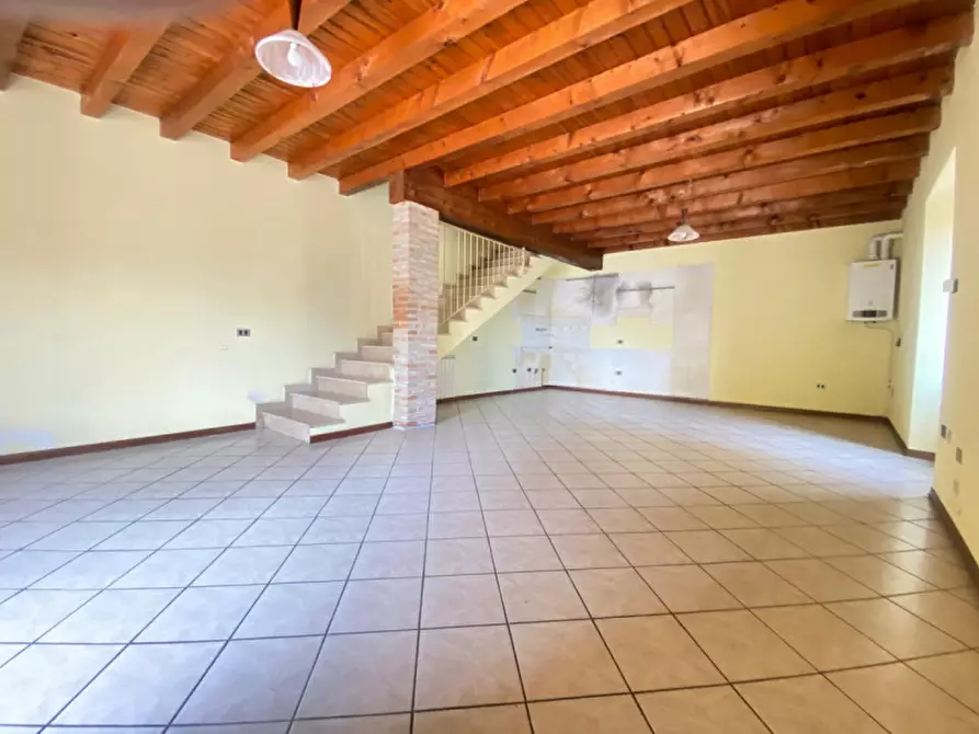 Immagine 2 di Casa indipendente in vendita  a Prevalle