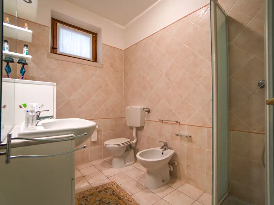 Immagine 10 di Appartamento in vendita  a Desenzano Del Garda