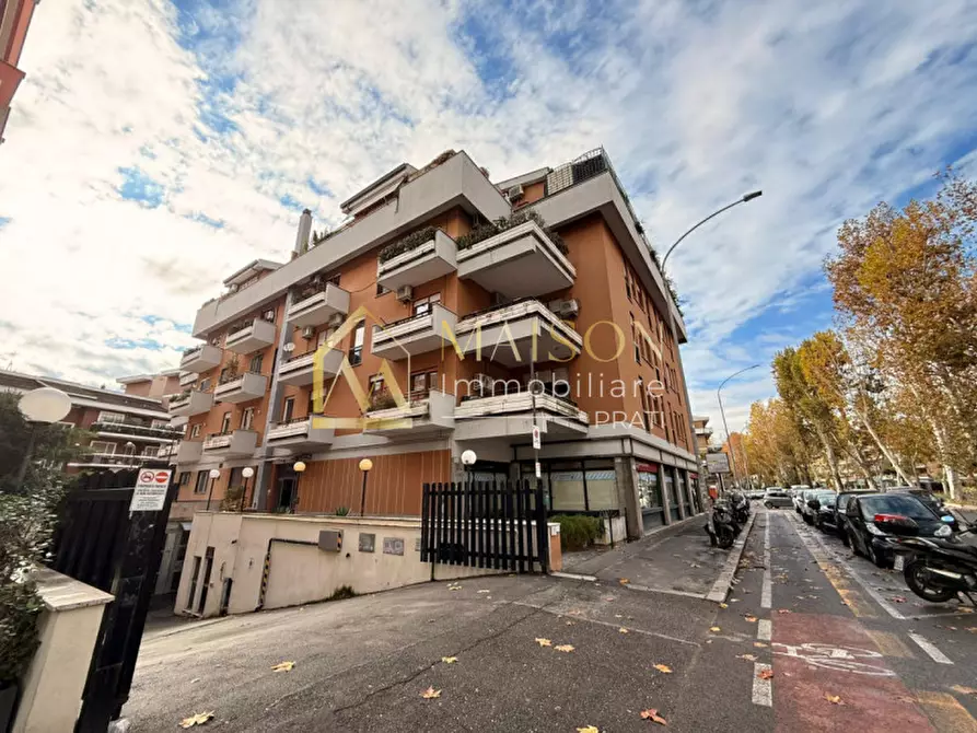 Immagine 4 di Appartamento in vendita  in Via dei Prati Fiscali a Roma
