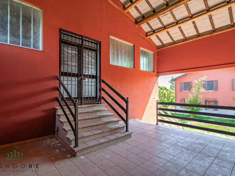 Immagine 1 di Attività commerciale in vendita  in Via Cacciatori a Crevalcore