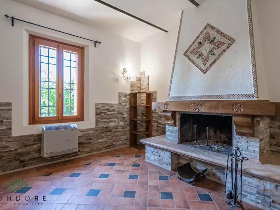 Immagine 47 di Attività commerciale in vendita  in Via Cacciatori a Crevalcore