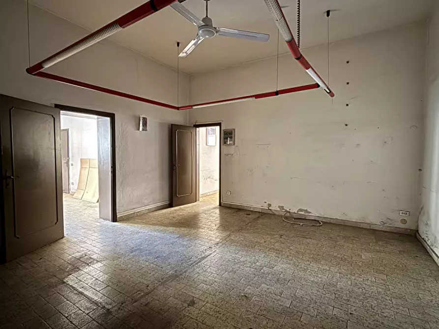 Immagine 12 di Laboratorio in vendita  in Via Pietro Cossali a Verona