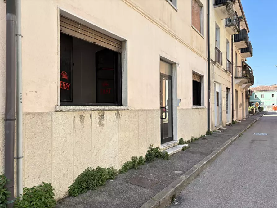 Immagine 14 di Laboratorio in vendita  in Via Pietro Cossali a Verona