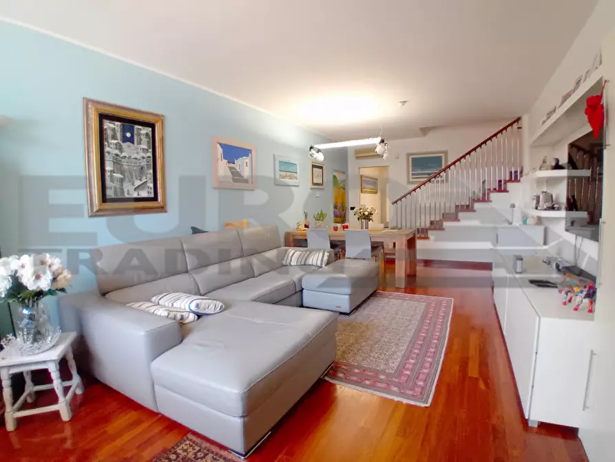 Immagine 1 di Villetta a schiera in vendita  in Via Roma a Casier