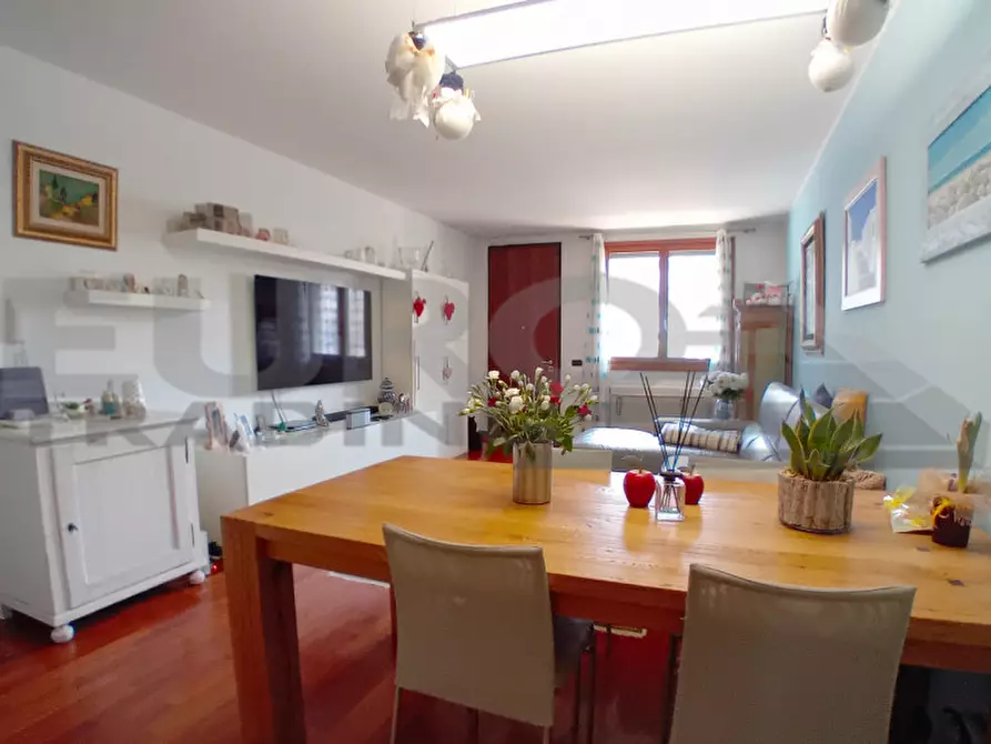 Immagine 5 di Villetta a schiera in vendita  in Via Roma a Casier