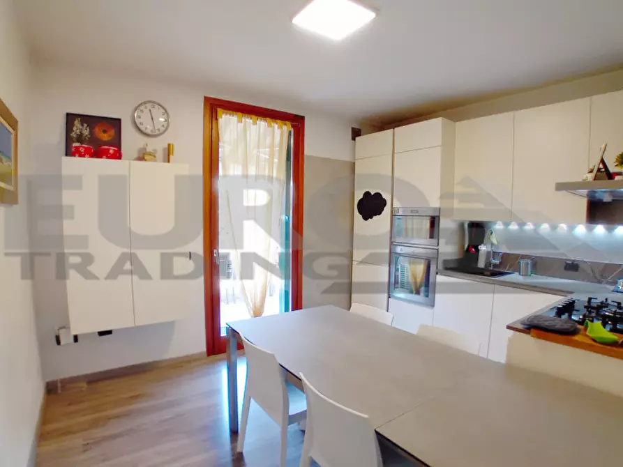 Immagine 10 di Villetta a schiera in vendita  in Via Roma a Casier