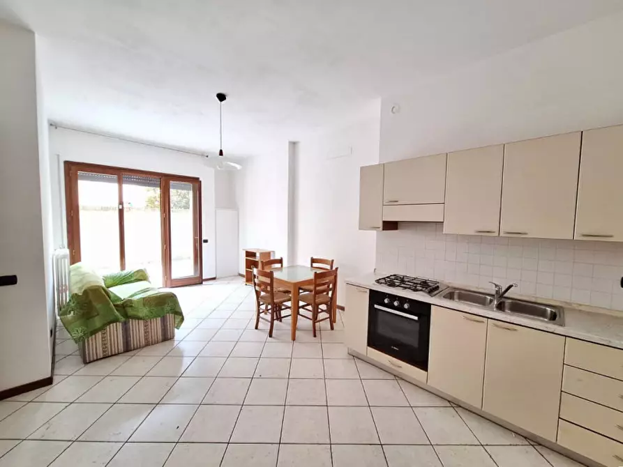 Immagine 1 di Appartamento in vendita  in Corso del Popolo a Rovigo