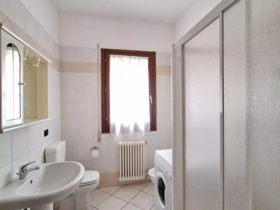 Immagine 11 di Appartamento in vendita  in Corso del Popolo a Rovigo