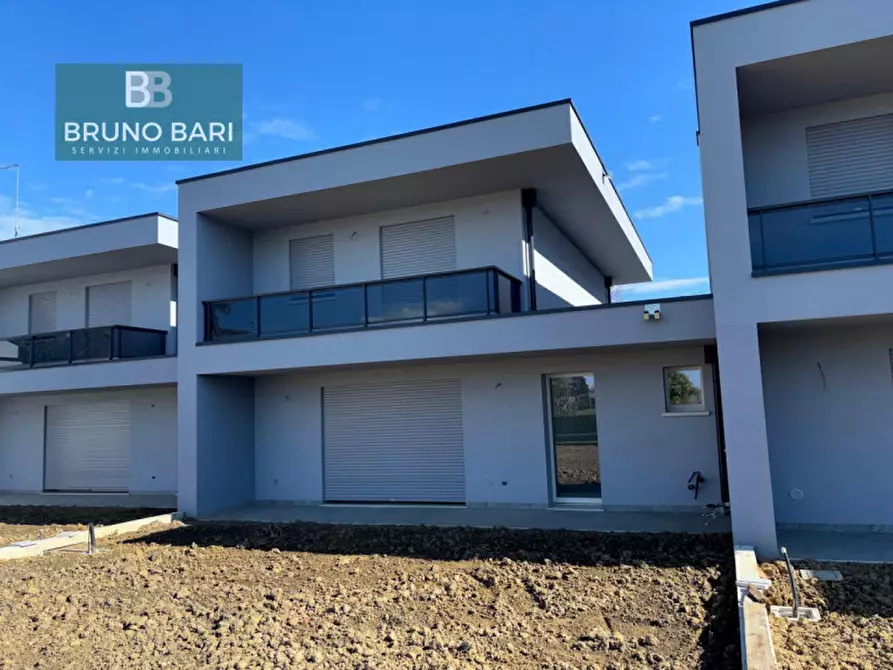 Immagine 1 di Casa quadrifamiliare in vendita  in Viale Trieste a Fiume Veneto