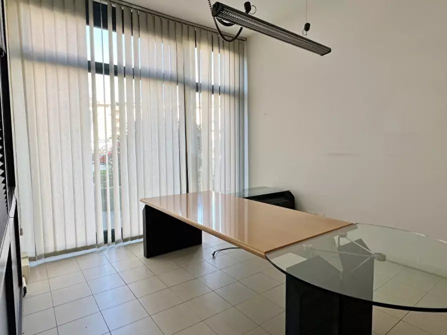 Immagine 1 di Negozio in affitto  in Via dei Cappuccini a Vicenza