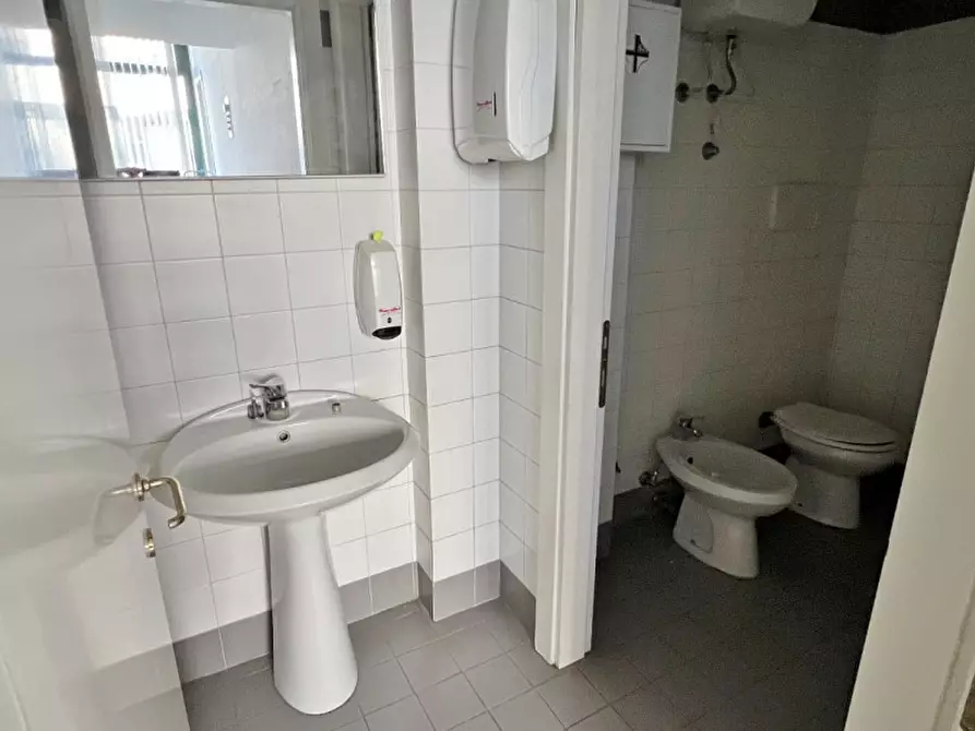 Immagine 16 di Negozio in affitto  in Via dei Cappuccini a Vicenza