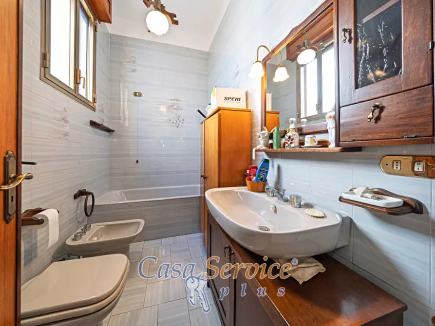 Immagine 10 di Casa indipendente in vendita  in Via Casa Savoia a Parabita