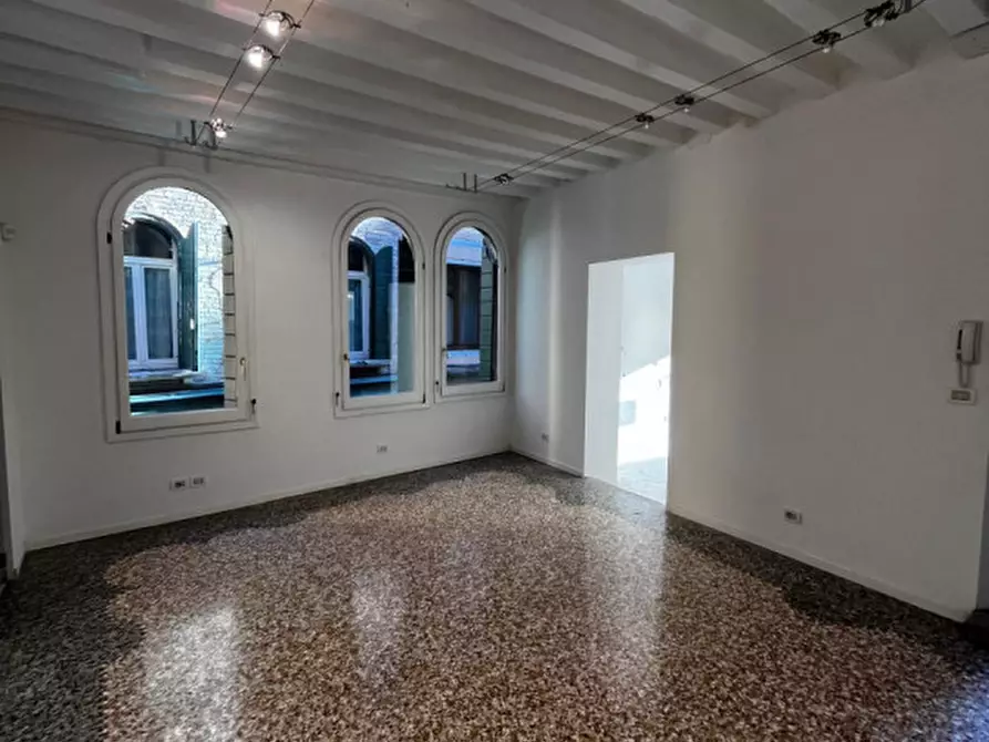 Immagine 1 di Ufficio in affitto  in PONTE DI RIALTO a Venezia