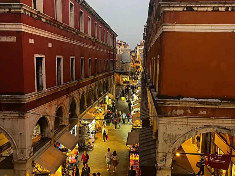 Immagine 10 di Ufficio in affitto  in PONTE DI RIALTO a Venezia