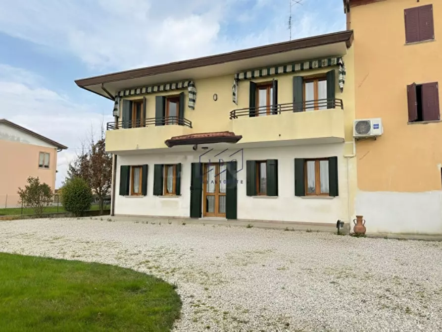 Immagine 1 di Casa bifamiliare in vendita  in Via Pinesi a Ormelle