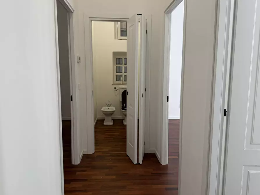 Immagine 15 di Appartamento in vendita  in Corso Garibaldi a Ancona