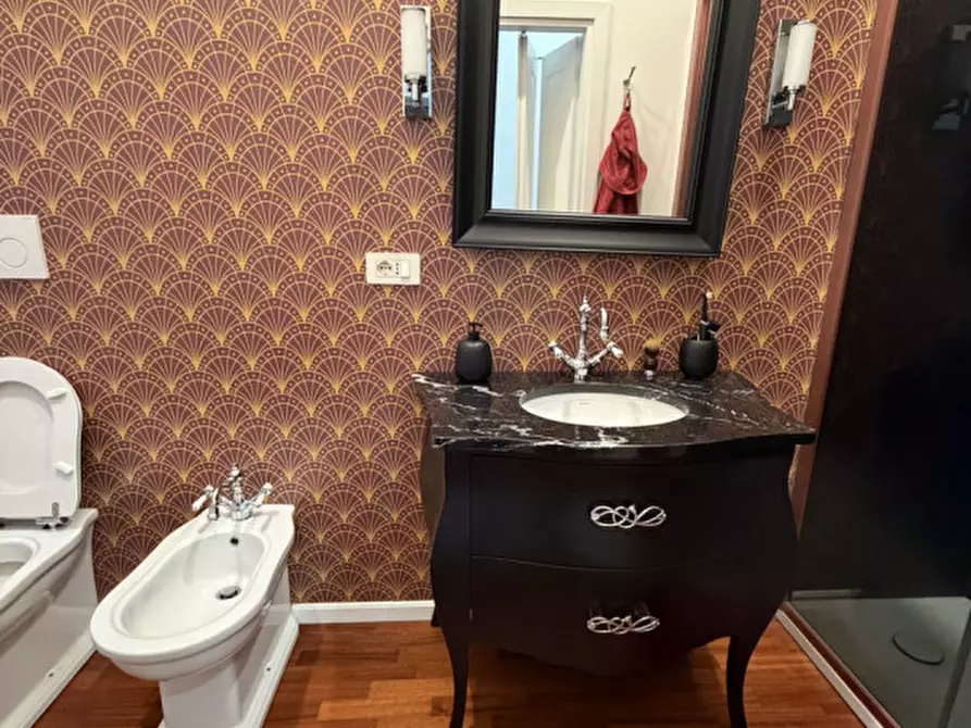 Immagine 17 di Appartamento in vendita  in Corso Garibaldi a Ancona