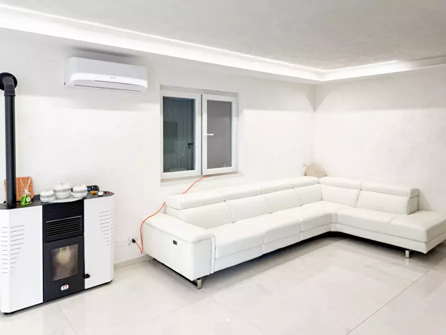 Immagine 5 di Casa bifamiliare in vendita  in Via Trieste a Trevignano