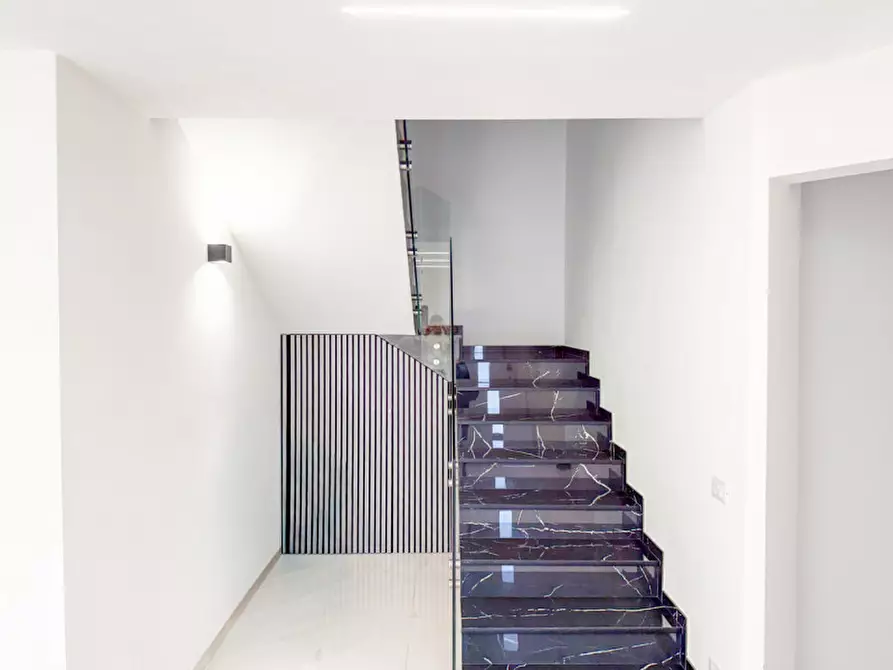 Immagine 10 di Casa bifamiliare in vendita  in Via Trieste a Trevignano