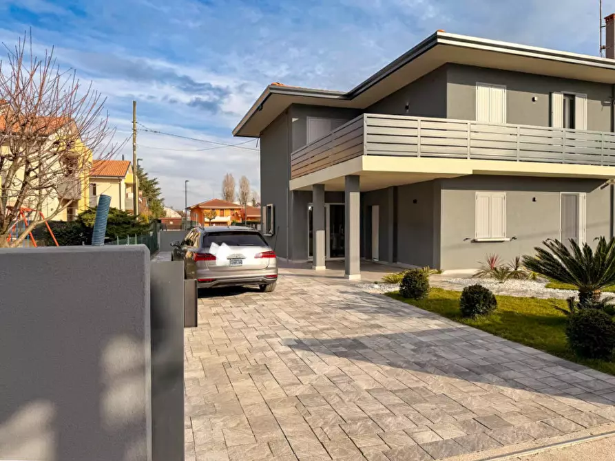 Immagine 20 di Casa bifamiliare in vendita  in Via Trieste a Trevignano